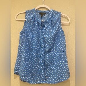 Banana Republic Women's Top Blue Print Sleeveless Button-down